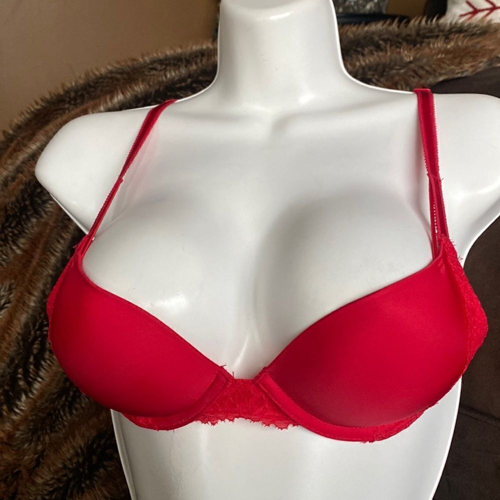 Victoria’s Secret Dream Angels Bra push up 30B Red